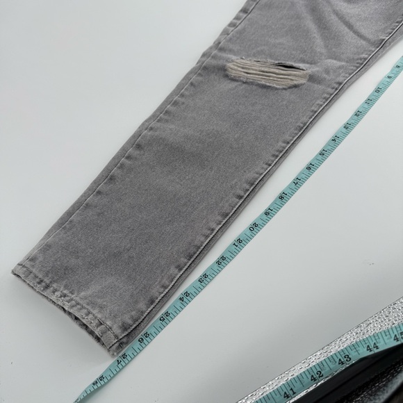 Tractr Gray Straight Jeans with Natural Distressing - Picture 10 of 11